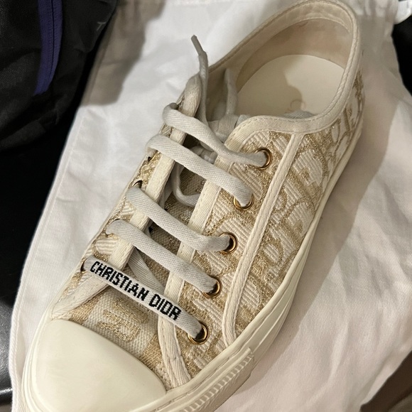 BEAUTIFUL DIOR GOLD WHITE SNEAKERS - Picture 2 of 7